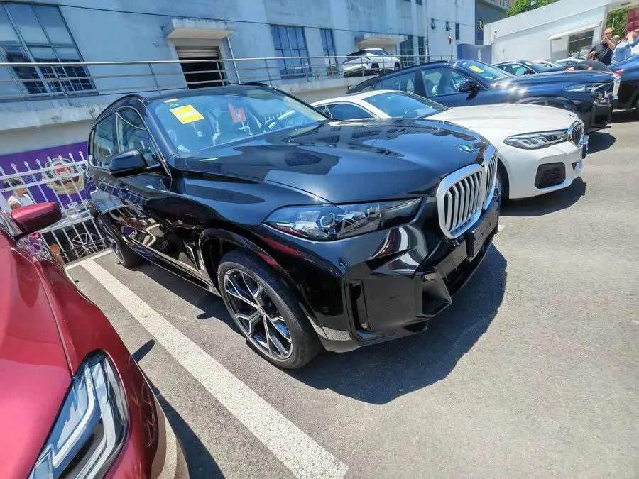 بي إم دبليو X5 2023 xDrive 30Li حزمة M الرياضية الليلية