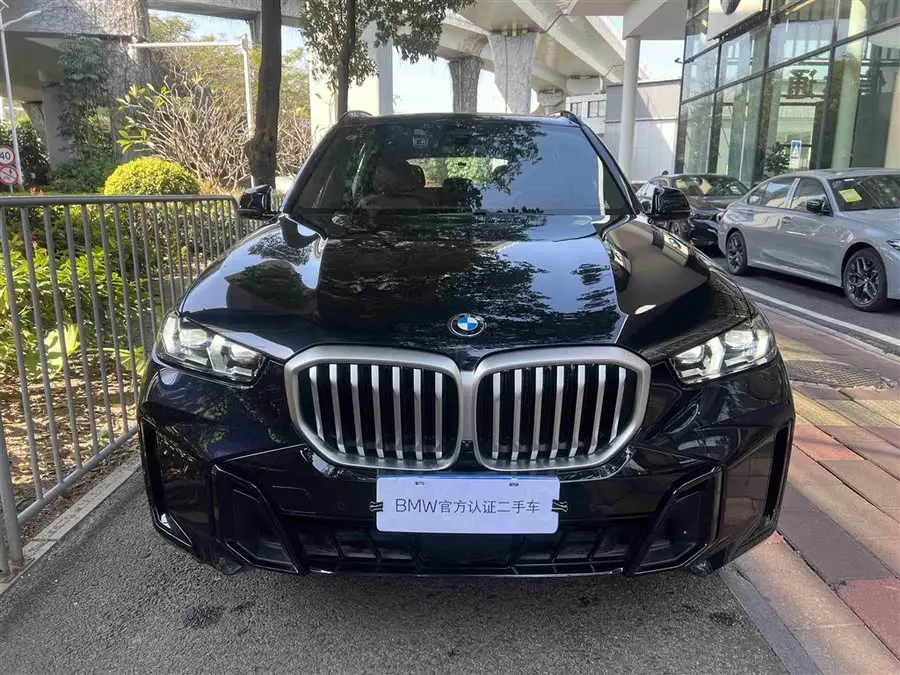 بي إم دبليو X5 2023 xDrive 40Li M حزمة رياضية ليلية