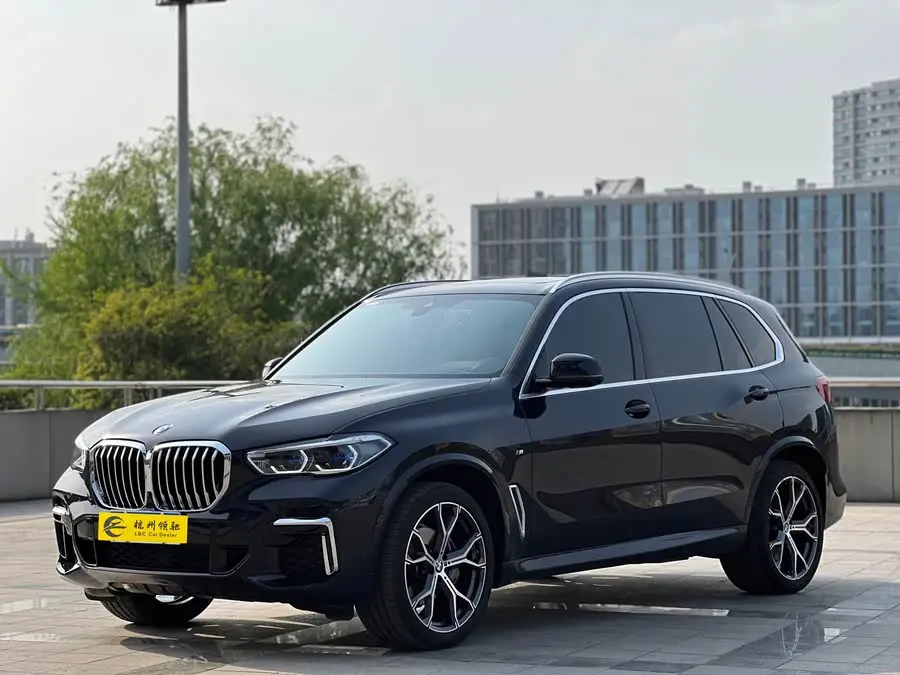 بي إم دبليو X5 2022 طراز معدل xDrive 40Li حزمة رياضية M الفاخرة