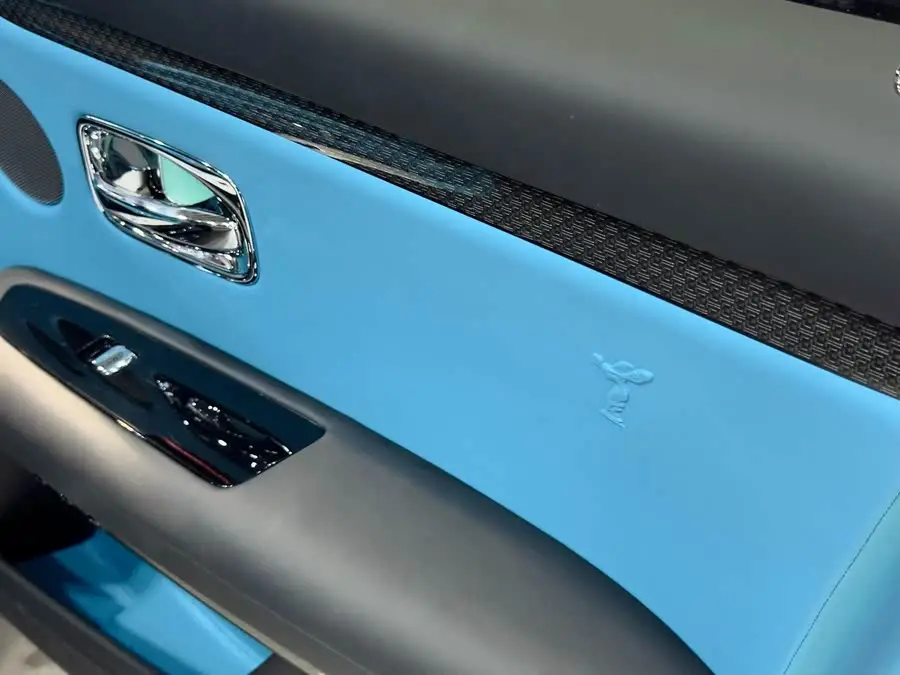 غوست 2022 6.7T بلاك بادج