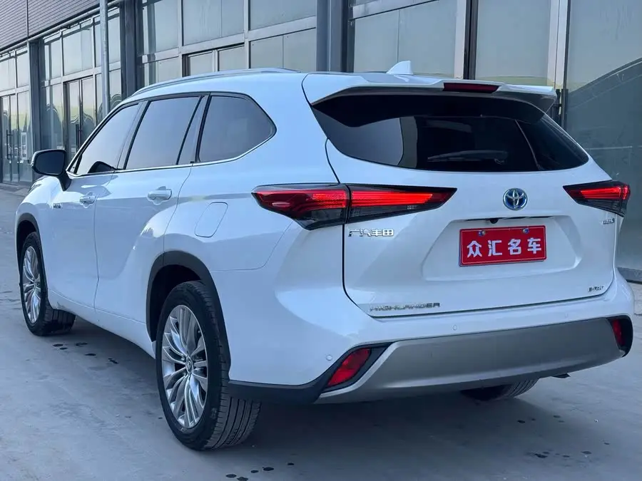 هايلاندر 2022 هايبرد 2.5 لتر دفع رباعي بريميوم 7 مقاعد