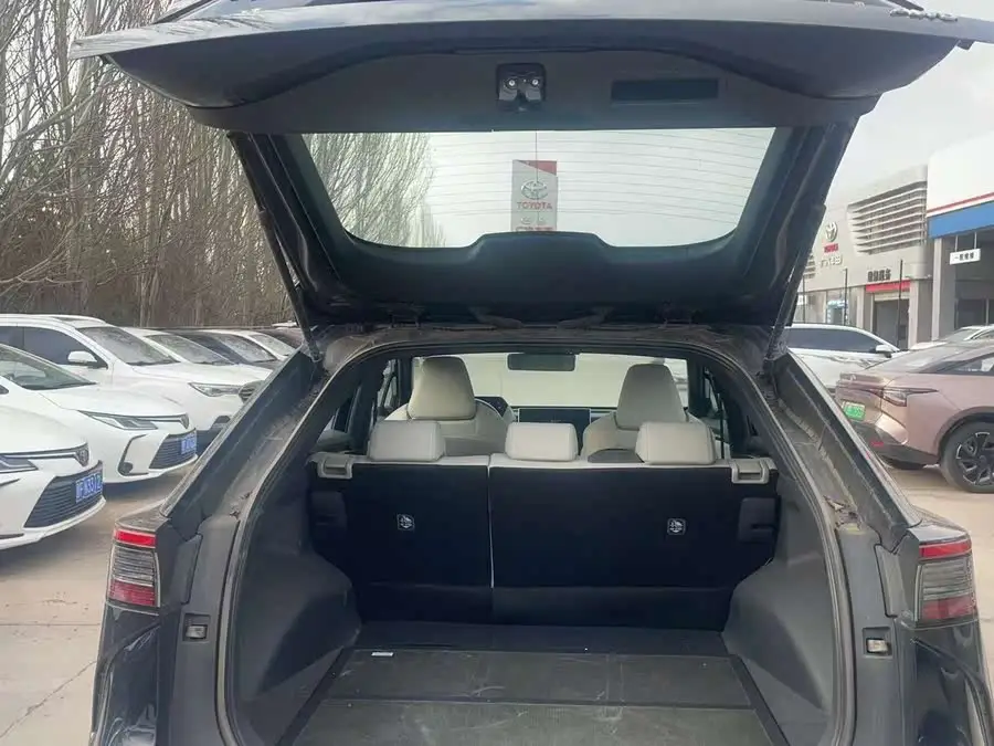 فاو تويوتا bZ4X 2022 النسخة عالية الأداء الرباعية الدفع PRO