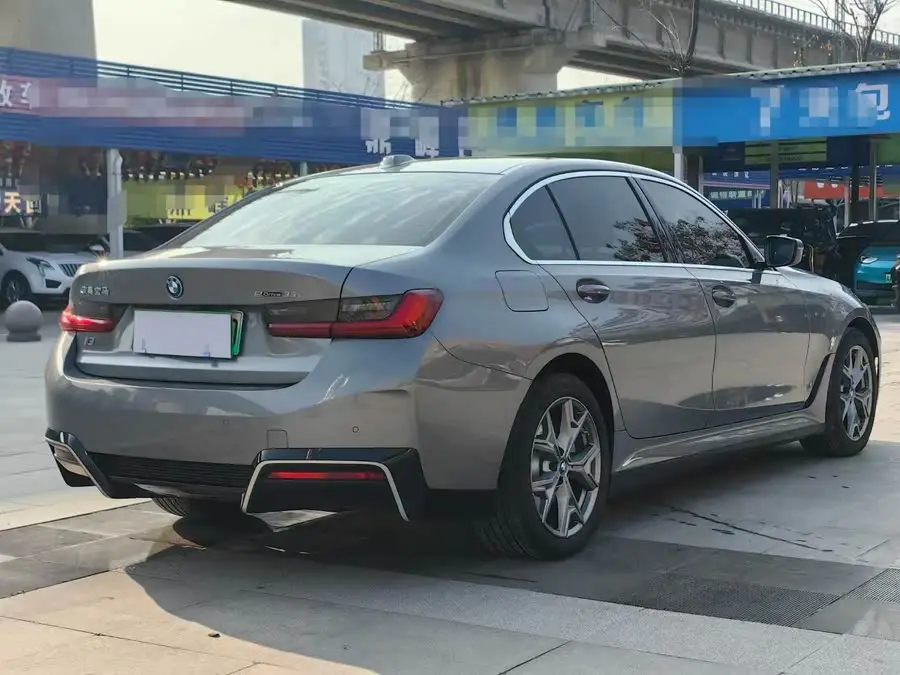 بي إم دبليو i3 2022 eDrive 35 L