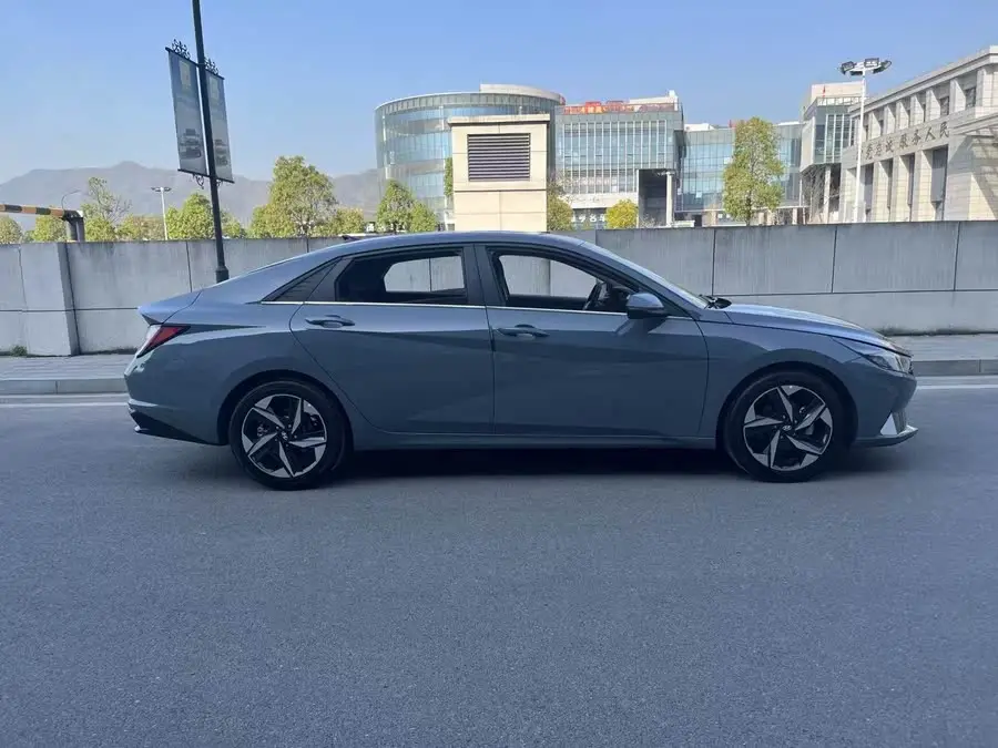 Elantra 2022 1.5L CVT LUX Premium Version