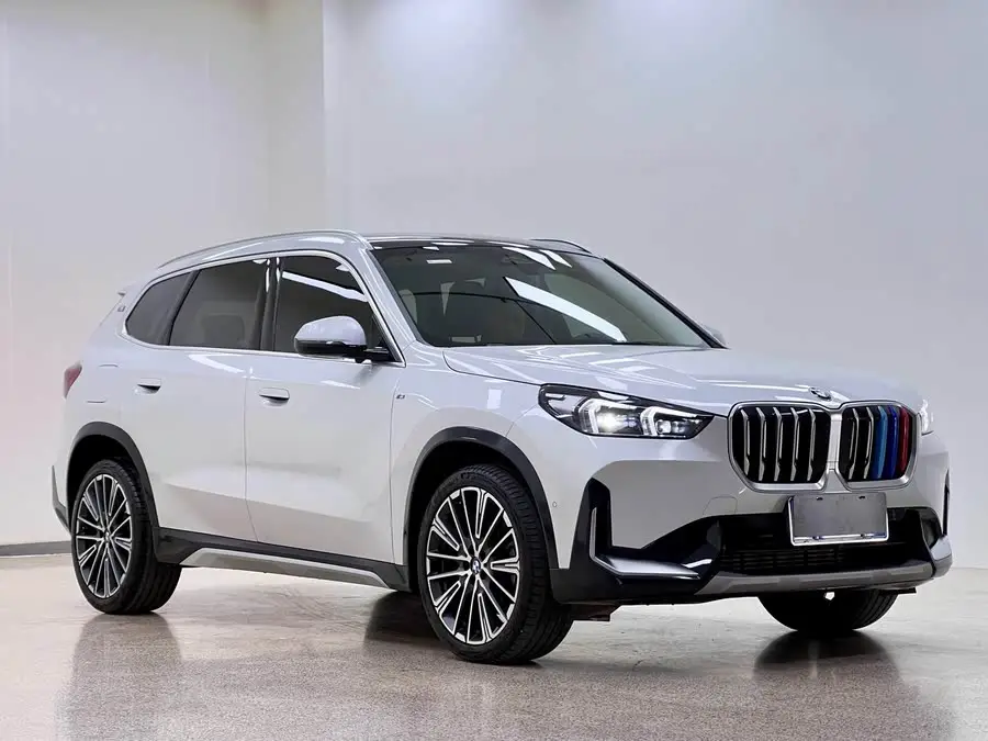 بي إم دبليو X1 2023 xDrive25Li حزمة تصميم X