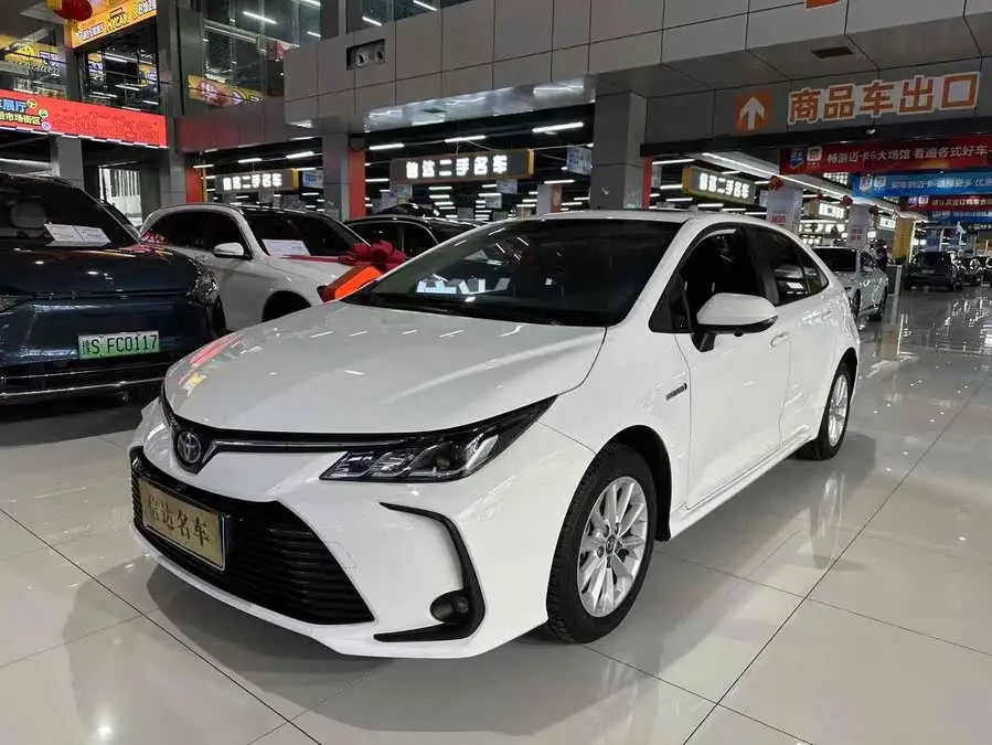 2021 كورولا هايبرد 1.8 لتر E-CVT النخبة