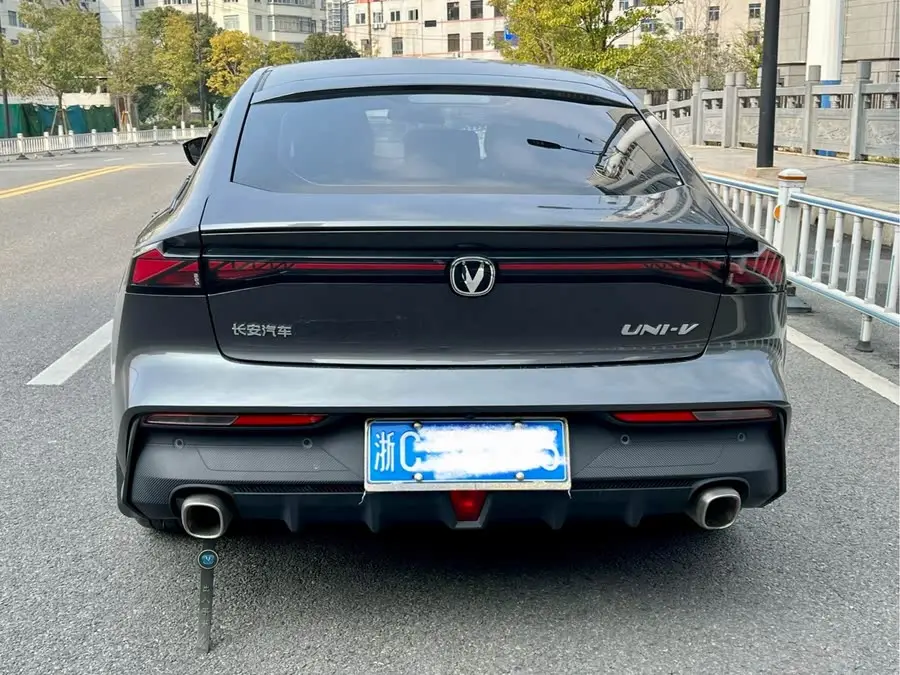 Changan UNI-V 2024 1.5T Smart Navigation Version