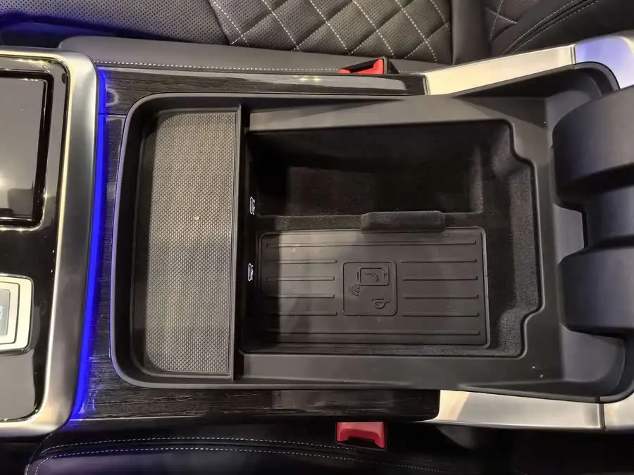 أودي Q8 2024 55 TFSI طراز ديناميكي متميز