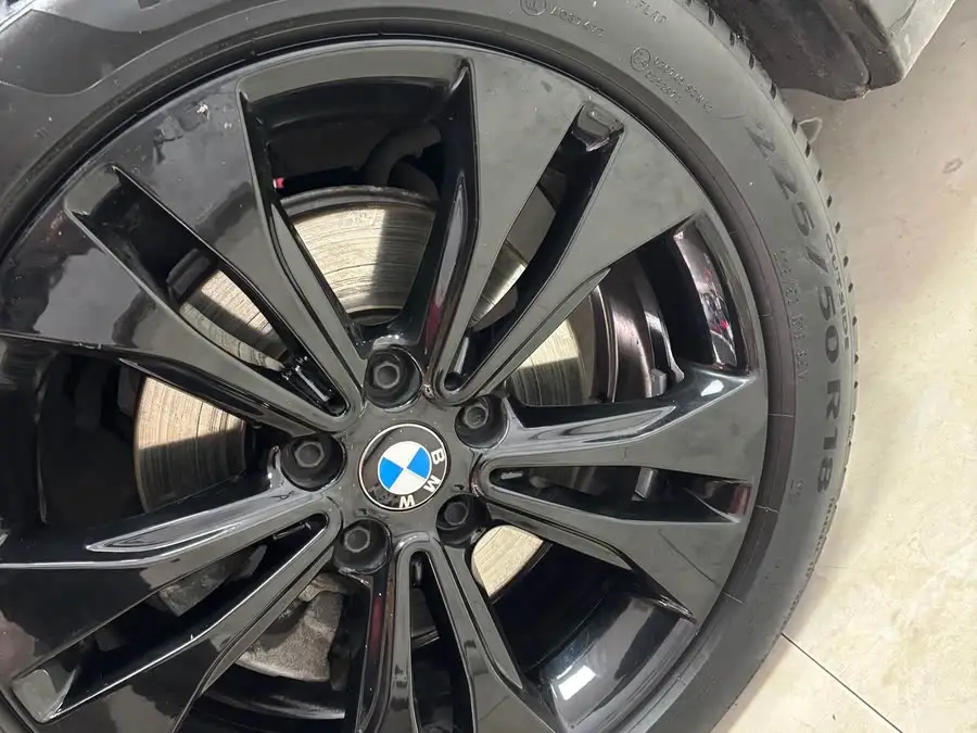 بي إم دبليو X1 2021 الطراز المعاد تصميمه sDrive20Li إصدار الأزياء