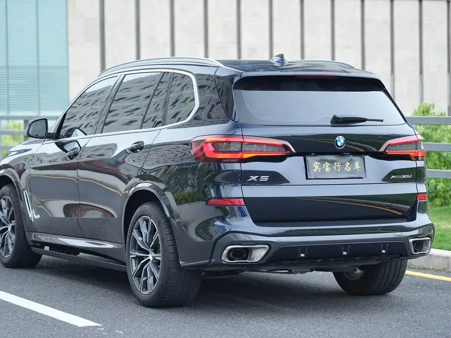 بي إم دبليو X5 طراز 2022 مُعدل xDrive 30Li حزمة M الرياضية