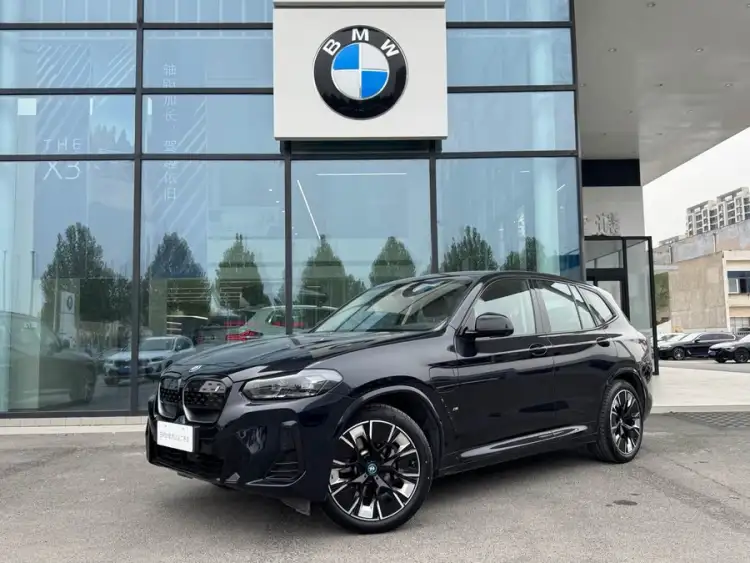 BMW iX3 2023 Leading Edition