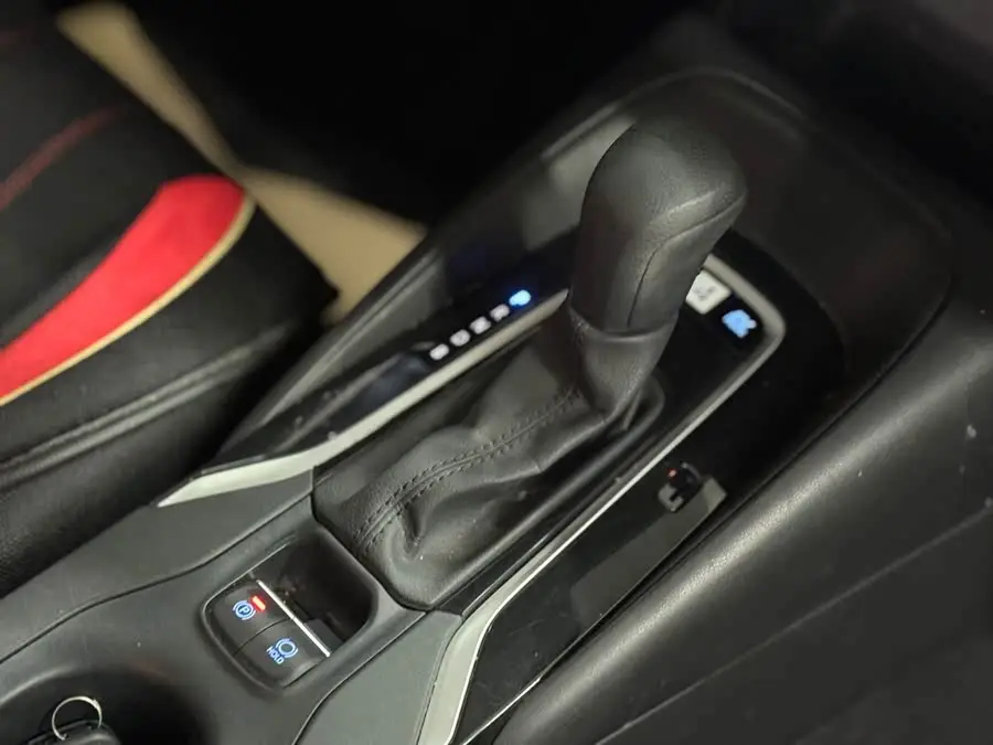 كورولا 2021 الهجينة 1.8 لتر E-CVT الإصدار النخبوي