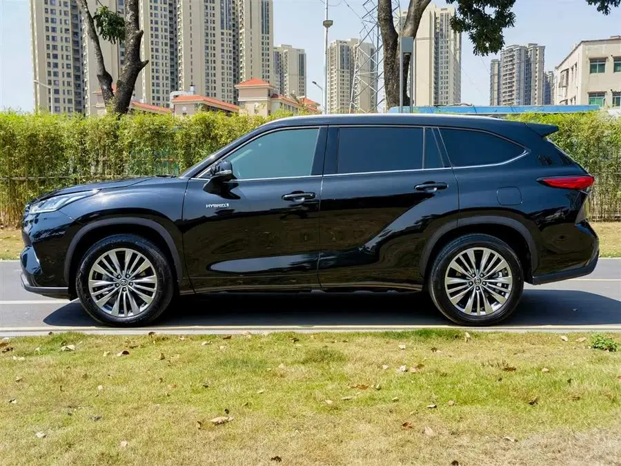 Highlander 2022 Hybrid 2.5L Two-Wheel Drive Premium Version 7-Seater