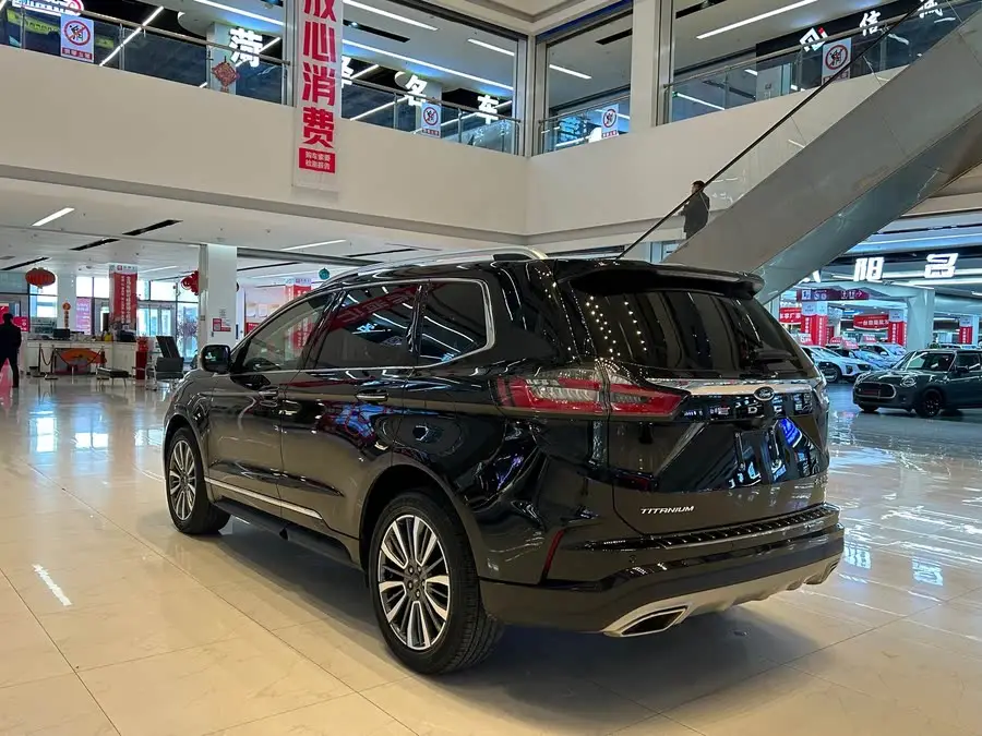 2021 Ford Edge PLUS EcoBoost 245 Two-Wheel Drive Luxury Version 7-Seater