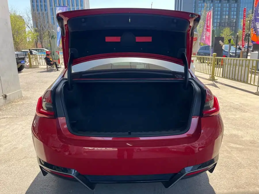 بي إم دبليو i3 2022 eDrive 35 L