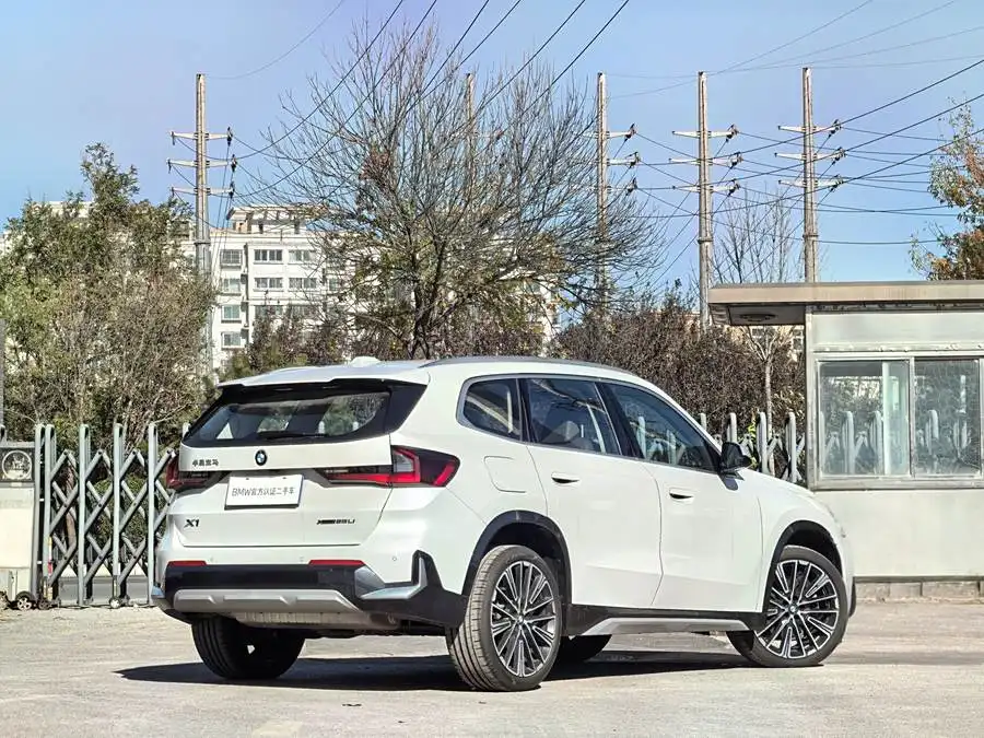 بي إم دبليو X1 2023 xDrive25Li حزمة تصميم X