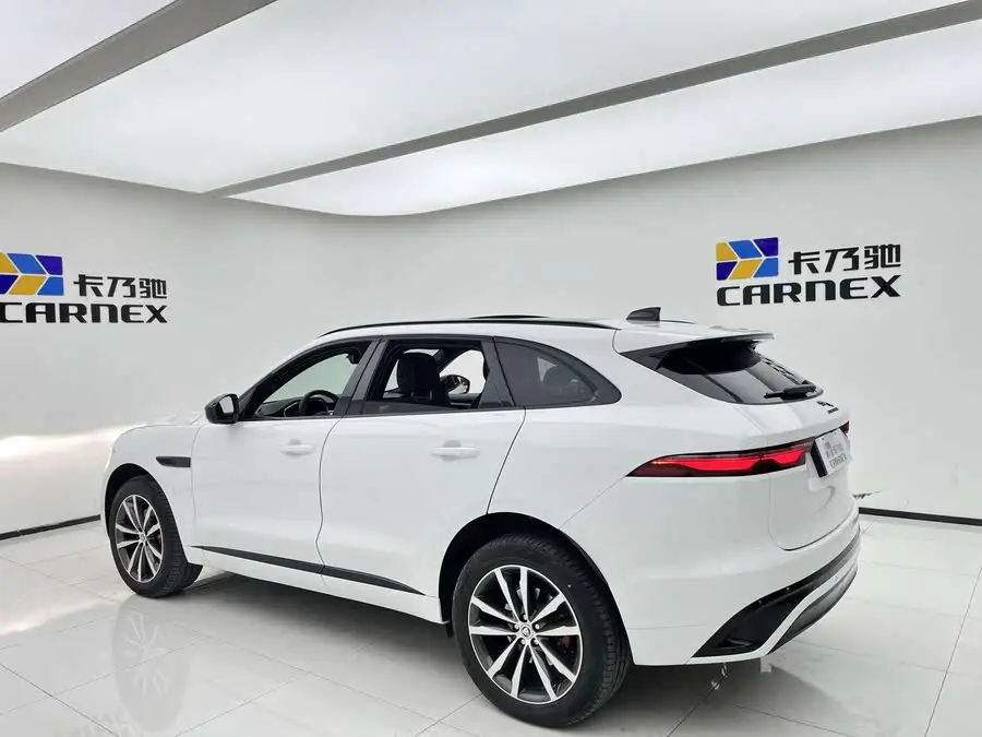 Jaguar F-PACE 2024 P250 R-Dynamic SE