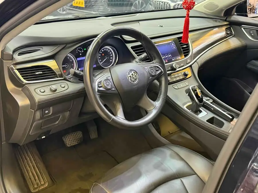 بيوك لاكروس 2020 652T الفاخرة