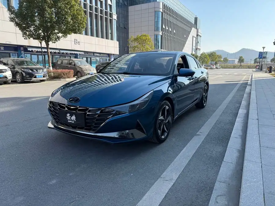 إلينترا 2021 1.5 لتر CVT LUX النسخة المميزة