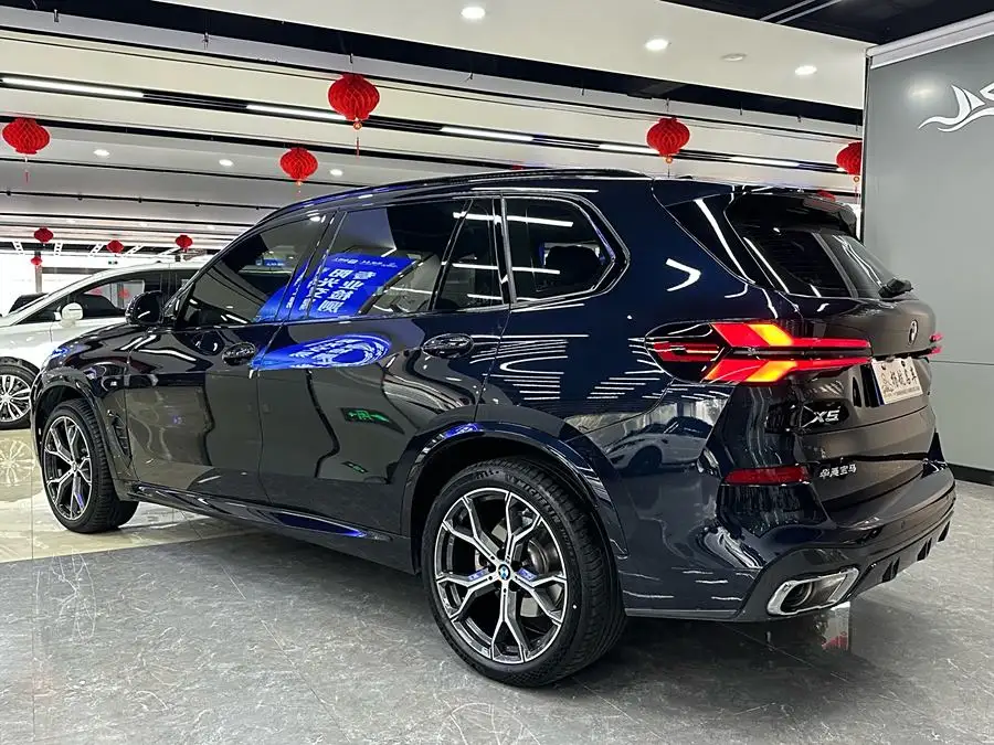 بي إم دبليو X5 2023 xDrive 30Li حزمة رياضية M الليلية