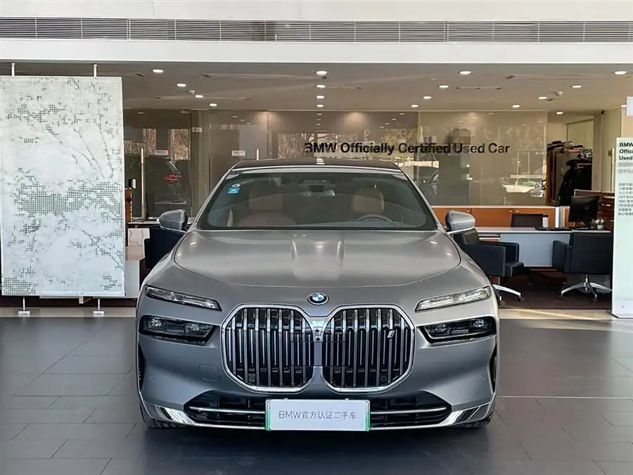 BMW i7 2023 xDrive60L Luxury Package