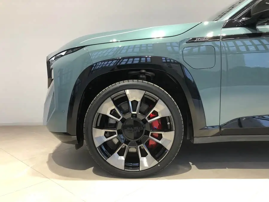 بي إم دبليو XM 2023 50e