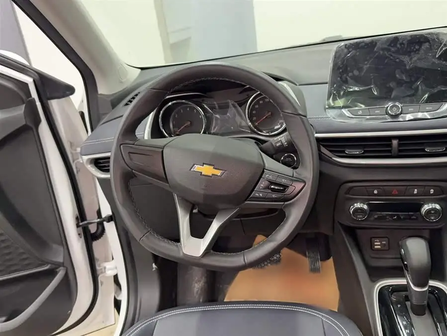 2021 شيفروليه تتبع 325T إصدار تلقائي ممتع الوطنية VI