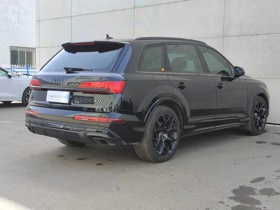Audi Q7 2024 45 TFSI quattro S line Black Warrior