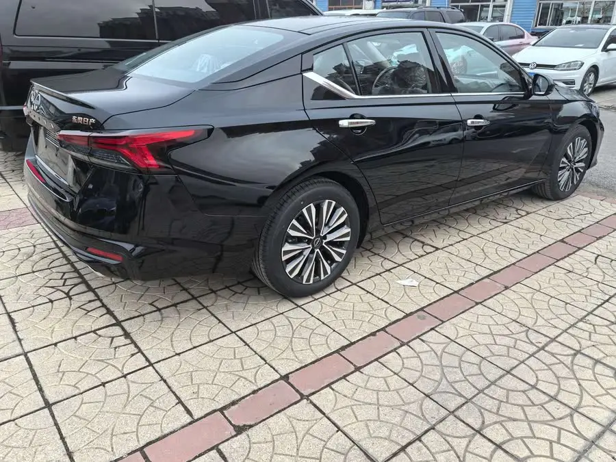 تينيا 2024 2.0 لتر SV إصدار الذهب الأسود