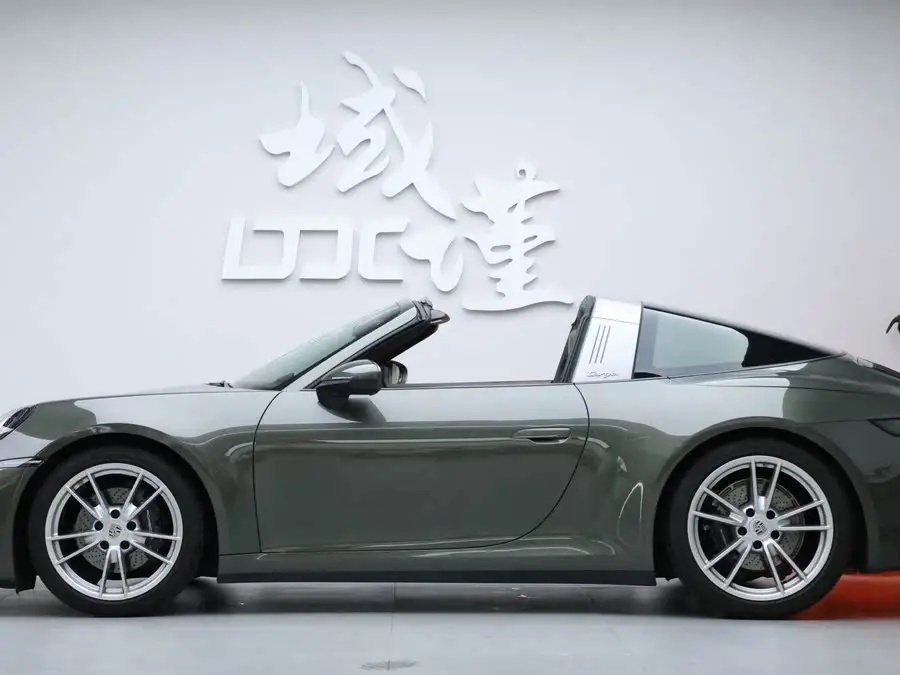 بورش 911 طراز 2023 تارغا 4 3.0T