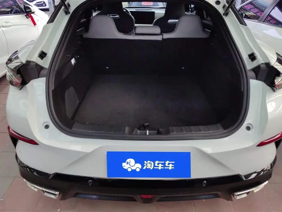 شانجان UNI-T 2023 الطراز الثاني 1.5T النسخة الفاخرة