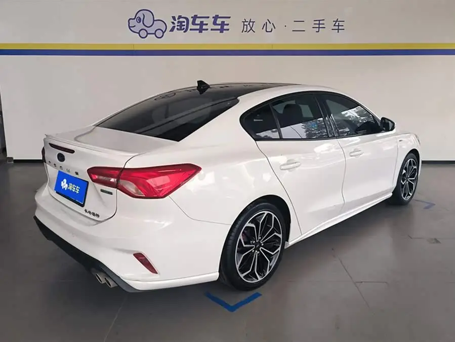 فورد فوكس 2021 سيدان إيكوبوست 180 أوتوماتيكي ST لاين