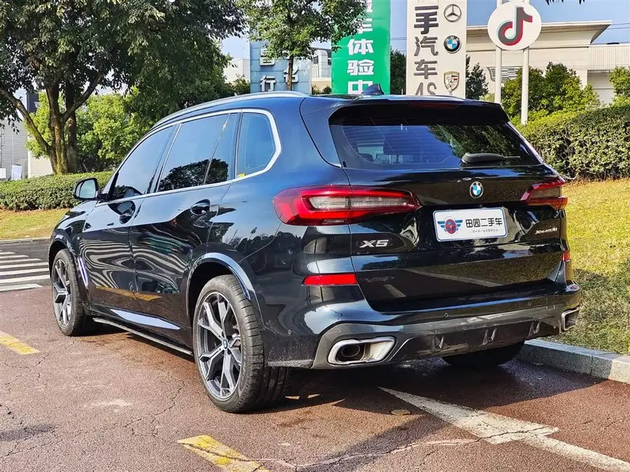 بي إم دبليو X5 2022 xDrive 40Li حزمة M الرياضية