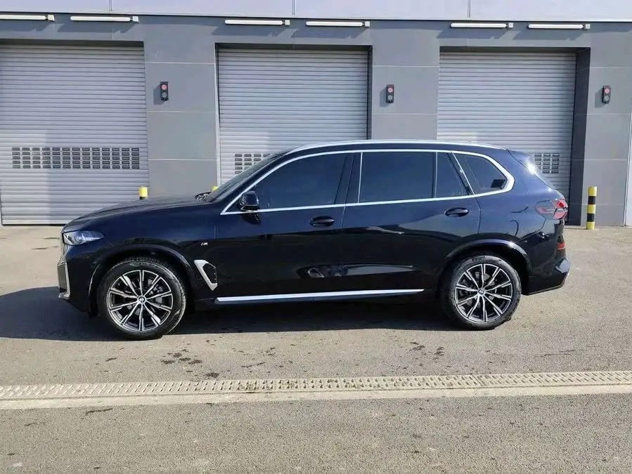 بي إم دبليو X5 2023 xDrive 30Li مجموعة رياضية M