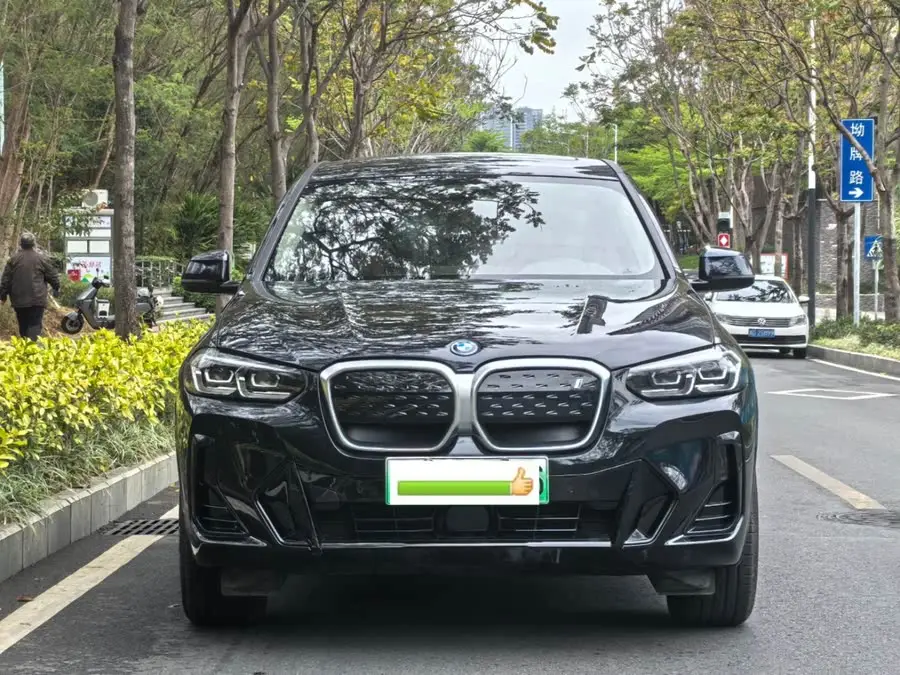 BMW iX3 2023 Leading Edition