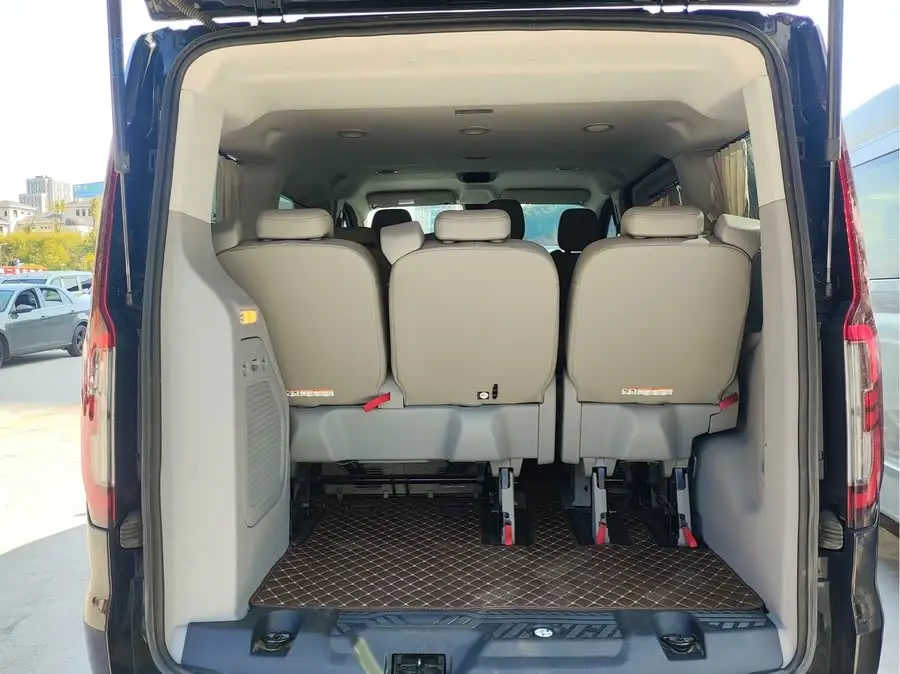 فوتون ترانسفان 2023 2.0T ديزل أوتوماتيكي للسفر التجاري قاعدة عجلات قصيرة سقف منخفض 7/8/9 مقاعد