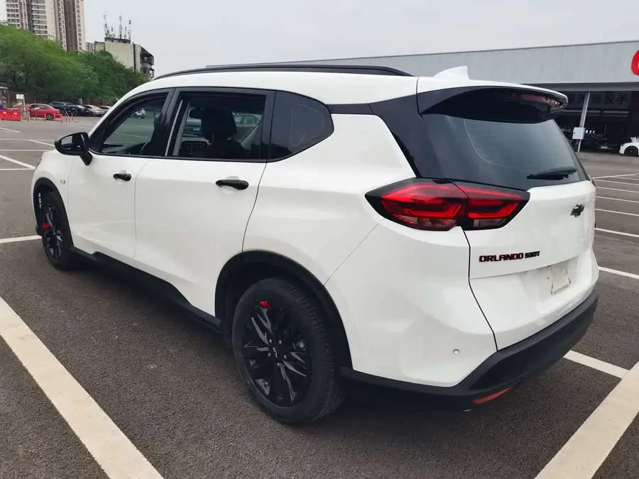 Wuling 2020 Model Light Hybrid Redline 530T Automatic Enjoy Version (5+2 Seats)