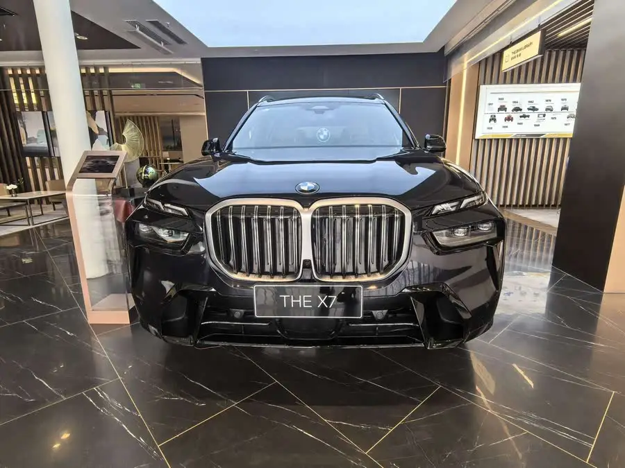 بي إم دبليو X7 2023 xDrive40i باقة فاخرة