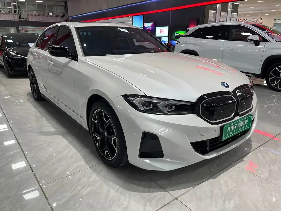 بي إم دبليو i3 2024 eDrive 40 L حزمة الليل