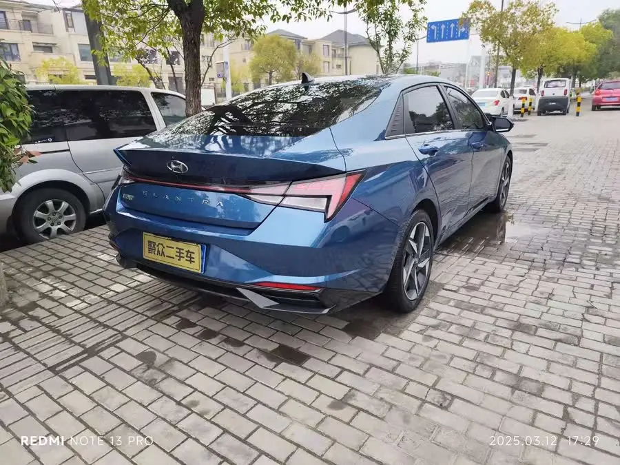 Elantra 2023 1.5L CVT LUX Premium Edition