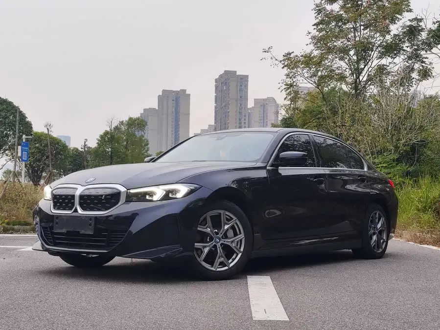 بي إم دبليو i3 2022 eDrive 35 L