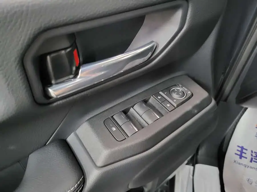 برادو 2024 2.4T النسخة الشاملة TX 5 مقاعد