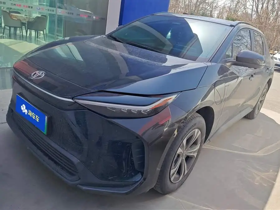 فاو تويوتا bZ4X 2022 نسخة الأداء العالي ذات الدفع الرباعي