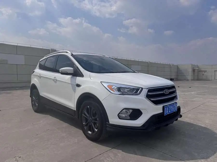 2019 Ford Escape EcoBoost 180 Two-Wheel Drive Luxury Wing Edition National V