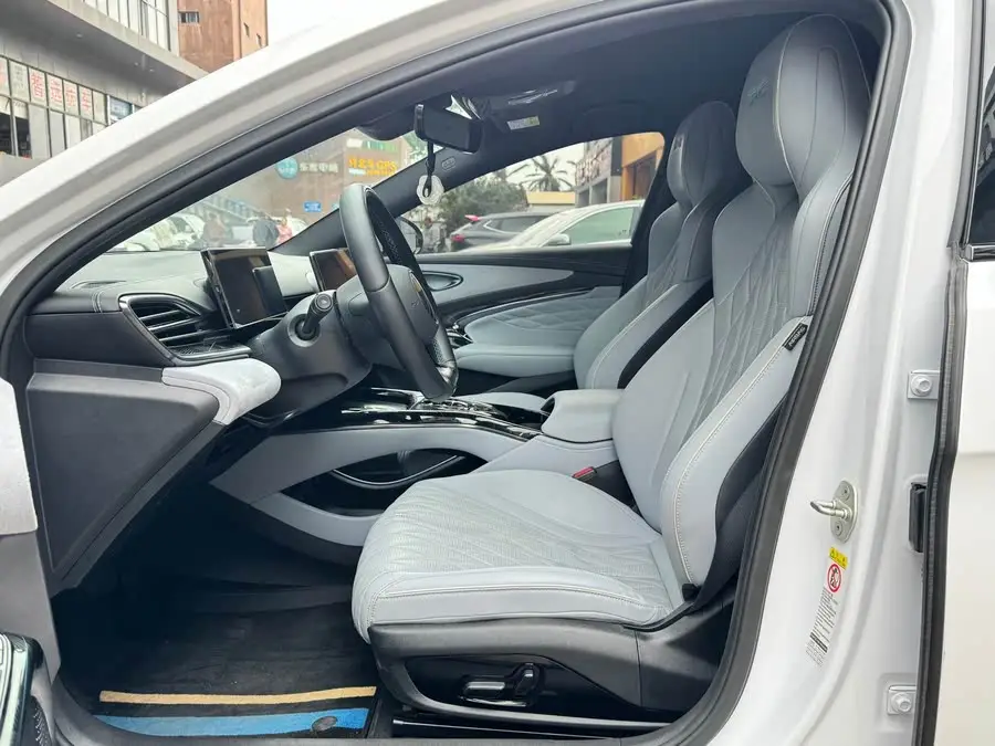 ختم 2022 طراز 550 كم النسخة النخبة للدفع الخلفي المدى القياسي