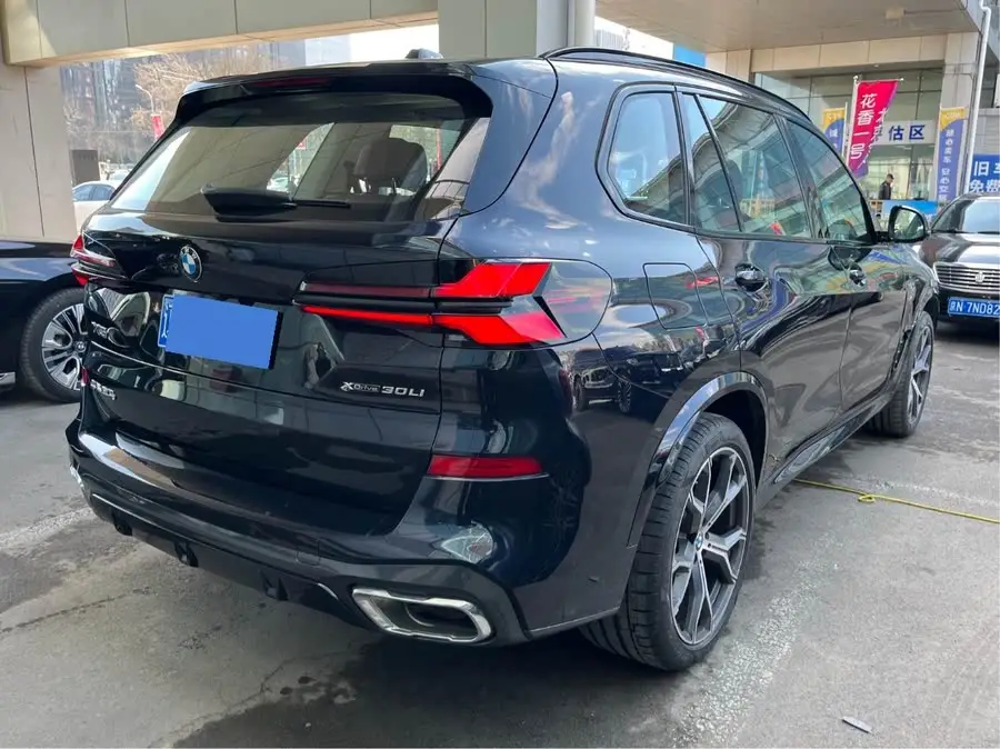 بي إم دبليو X5 2023 xDrive 30Li الفئة الفاخرة حزمة M الرياضية ليلية