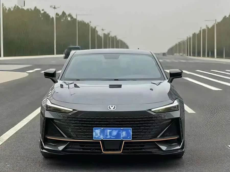 شانجان UNI-V 2023 1.5T نسخة رياضية