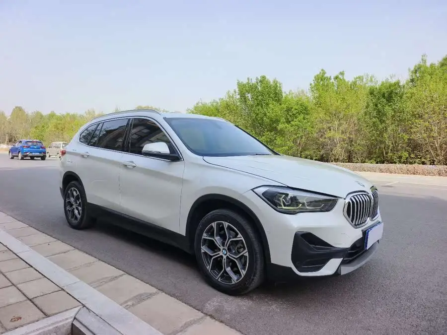 بي ام دبليو X1 2022 sDrive25Li الطراز الرائد