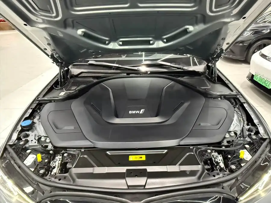 بي إم دبليو i3 2022 eDrive 35 L