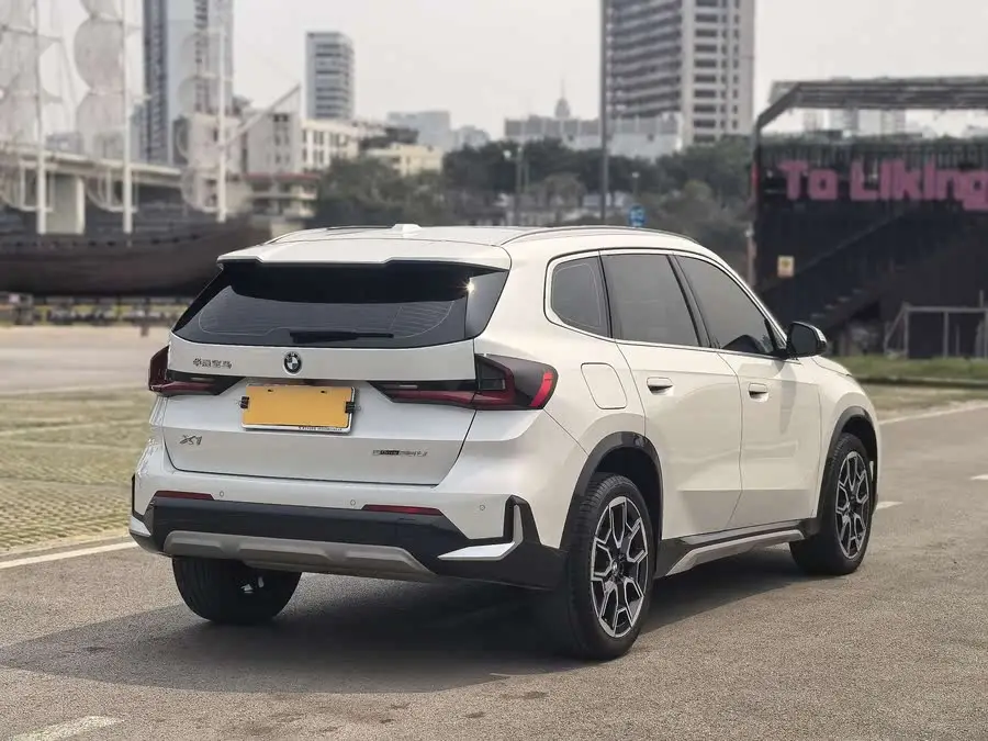 بي إم دبليو X1 2023 sDrive25Li حزمة تصميم X